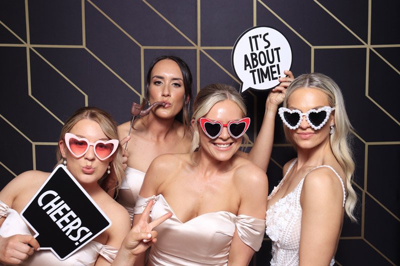 selfie mirror photo booth for hire hull