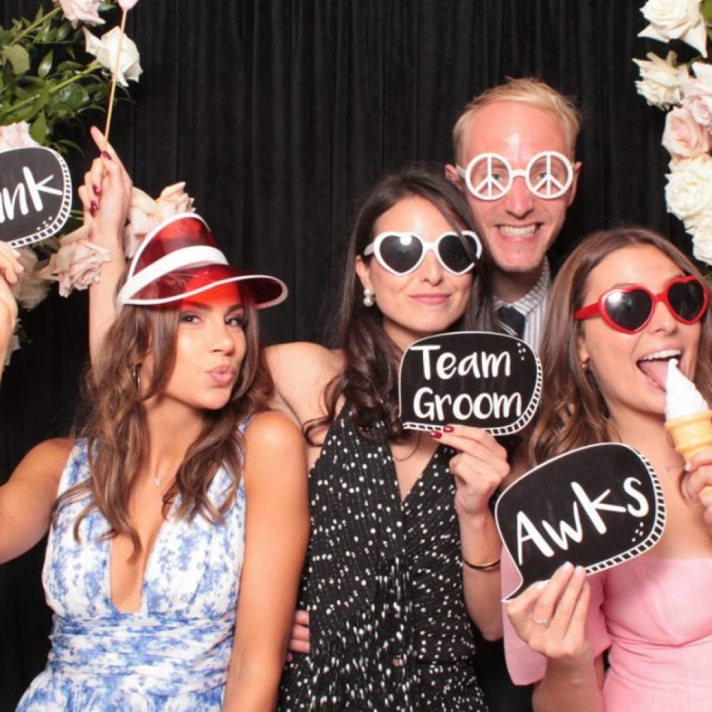 Bistro-C-iShoot-Photobooth-1080×675 self mirror photo booth to hire hull